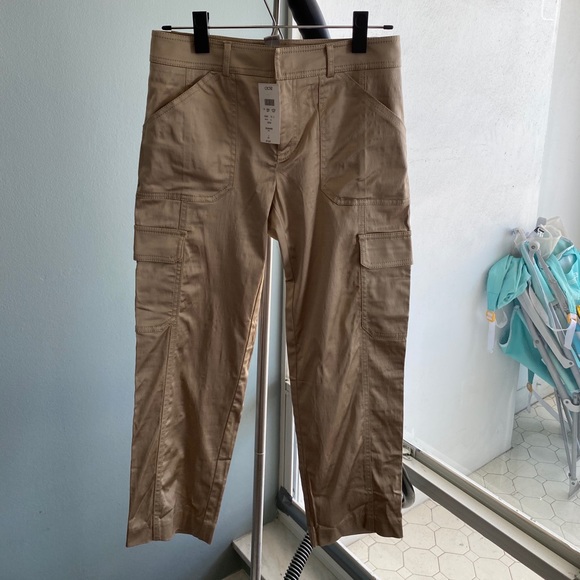 NWT Cache sz 2 gold silky cargo capri cropped pant - Picture 2 of 3
